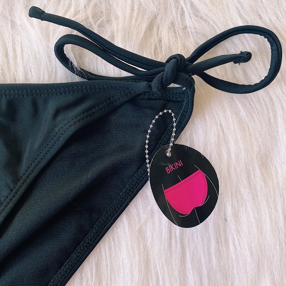 Bikini - Picture 2 of 6